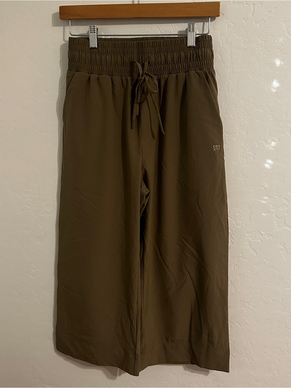 Albion Beige Wide-Leg Crop Pants